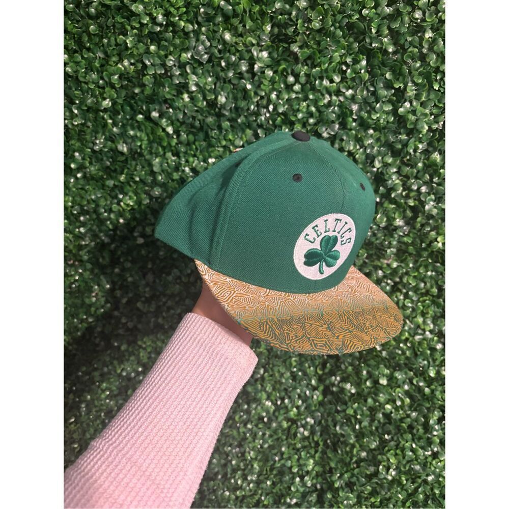 Mitchell & Ness NBA  Boston Celtics Green ombre Gold Flatbill Snapback NWT
